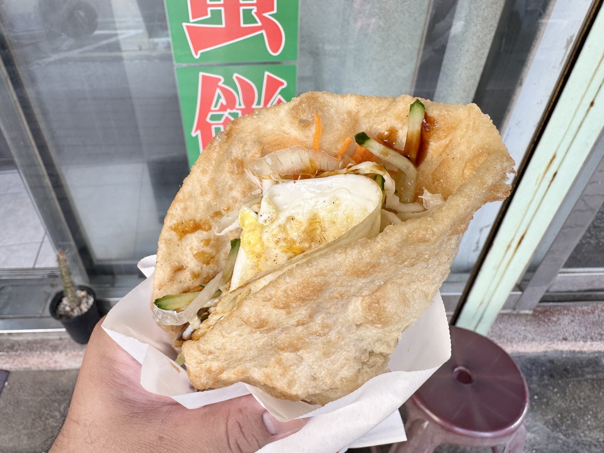 【澎湖縣馬公市美食】蔬脆蛋餅 2025:蛋餅也有分葷素,現點現做、酥脆不油膩,《食尚玩家》推薦,吃素的朋友可以安心品嚐 6923 【澎湖縣馬公市美食】蔬脆蛋餅 2025:蛋餅也有分葷素,現點現做、酥脆不油膩,《食尚玩家》推薦,吃素的朋友可以安心品嚐 6923