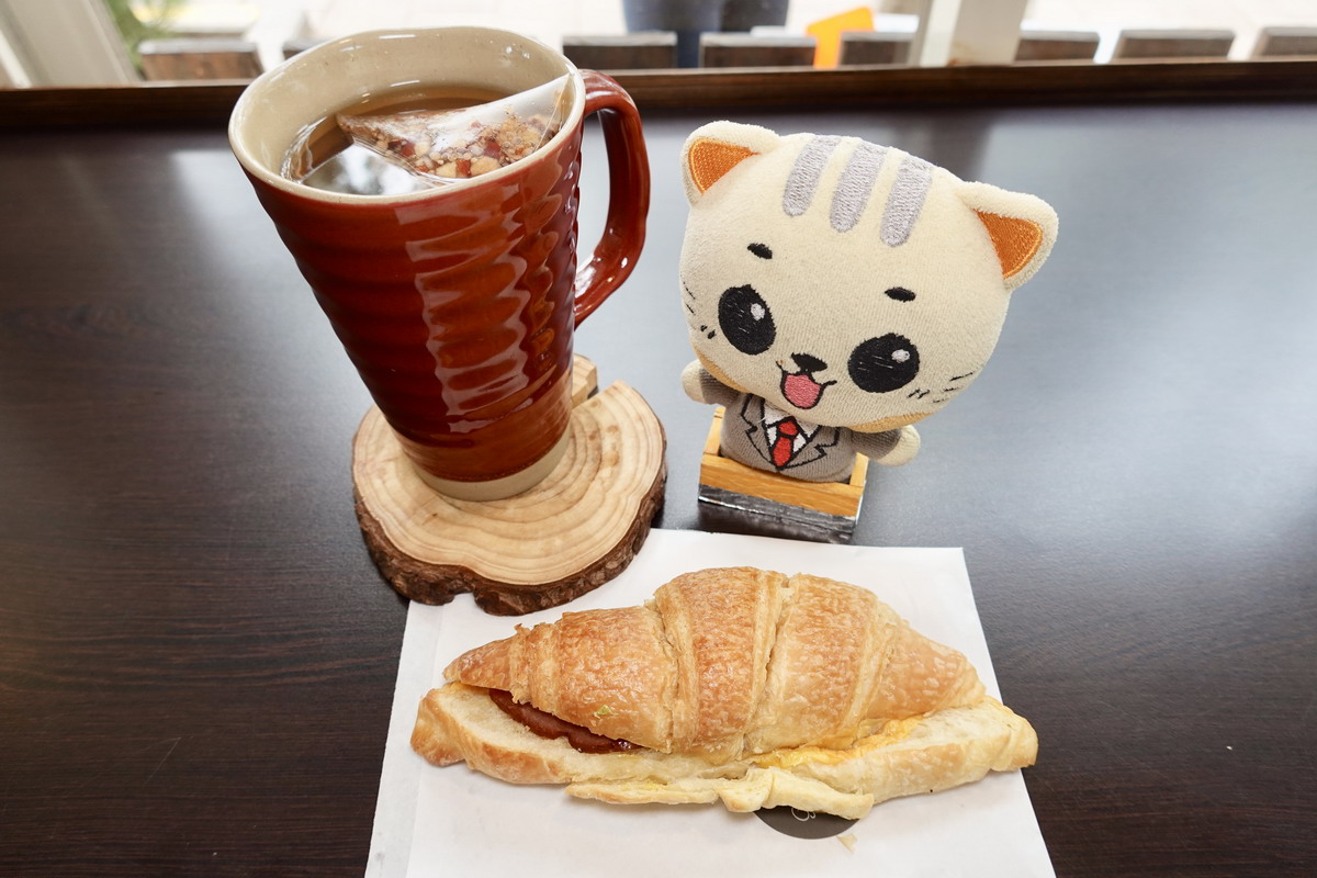 【澎湖胡西鄉美食】及林春咖啡館 2025:坐擁無敵海景的秘境咖啡廳,澎湖最Chill咖啡廳,適合親子戲水、發呆放空與日光浴,來過就會愛上 6926 【澎湖胡西鄉美食】及林春咖啡館 2025:坐擁無敵海景的秘境咖啡廳,澎湖最Chill咖啡廳,適合親子戲水、發呆放空與日光浴,來過就會愛上 6926