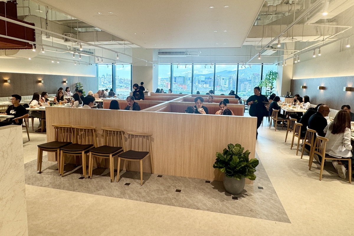 【台北南港軟體園區站】享。THAI 2025:南港LaLaport美味主題餐廳,家庭、親子、親友共享泰國及南洋料理,烤松阪豬、蝦餅、軟殼蟹和綠咖哩都正點 6937 【台北南港軟體園區站】享。THAI 2025:南港LaLaport美味主題餐廳,家庭、親子、親友共享泰國及南洋料理,烤松阪豬、蝦餅、軟殼蟹和綠咖哩都正點 6937