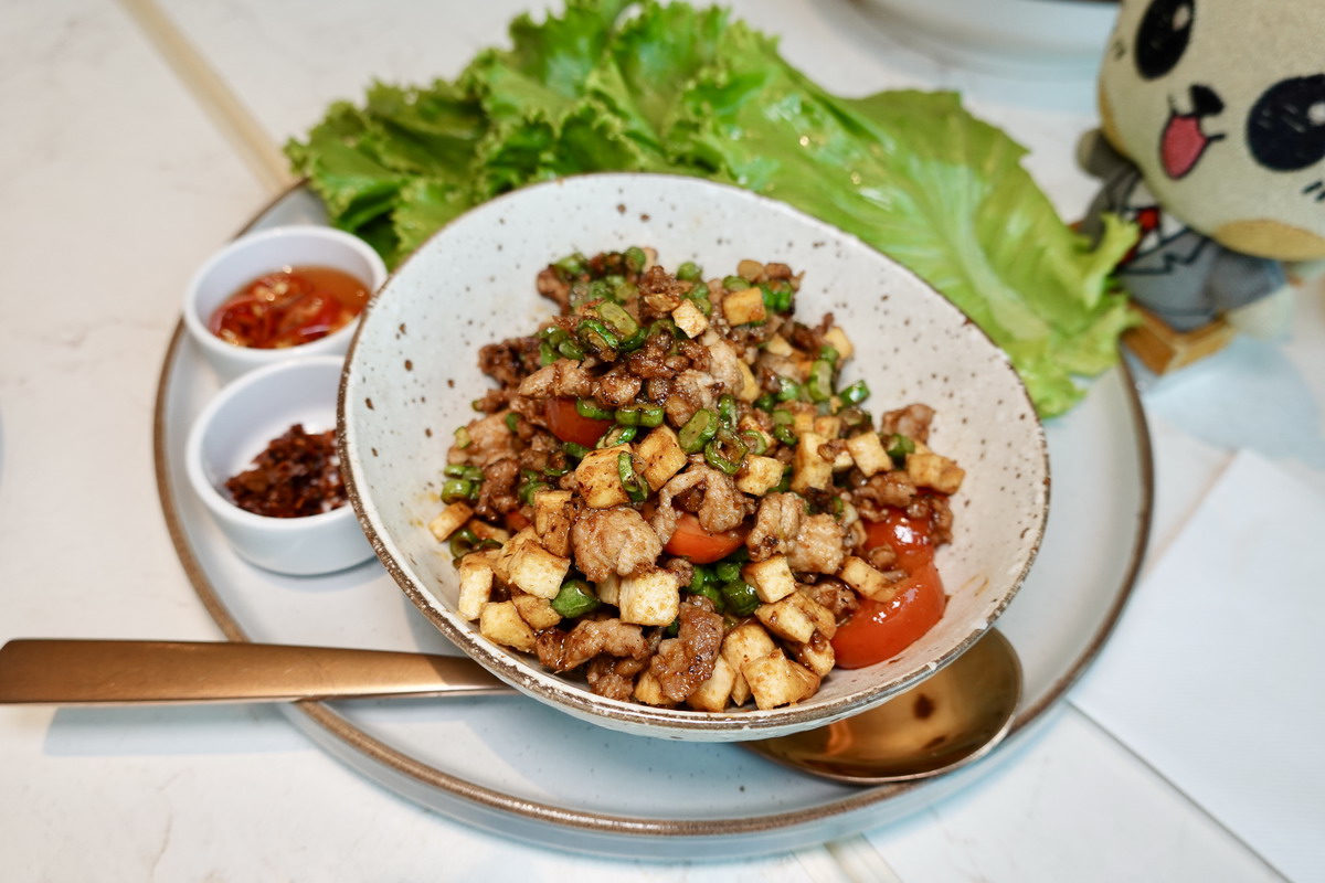【台北南港軟體園區站】享。THAI 2025:南港LaLaport美味主題餐廳,家庭、親子、親友共享泰國及南洋料理,烤松阪豬、蝦餅、軟殼蟹和綠咖哩都正點 6937 【台北南港軟體園區站】享。THAI 2025:南港LaLaport美味主題餐廳,家庭、親子、親友共享泰國及南洋料理,烤松阪豬、蝦餅、軟殼蟹和綠咖哩都正點 6937