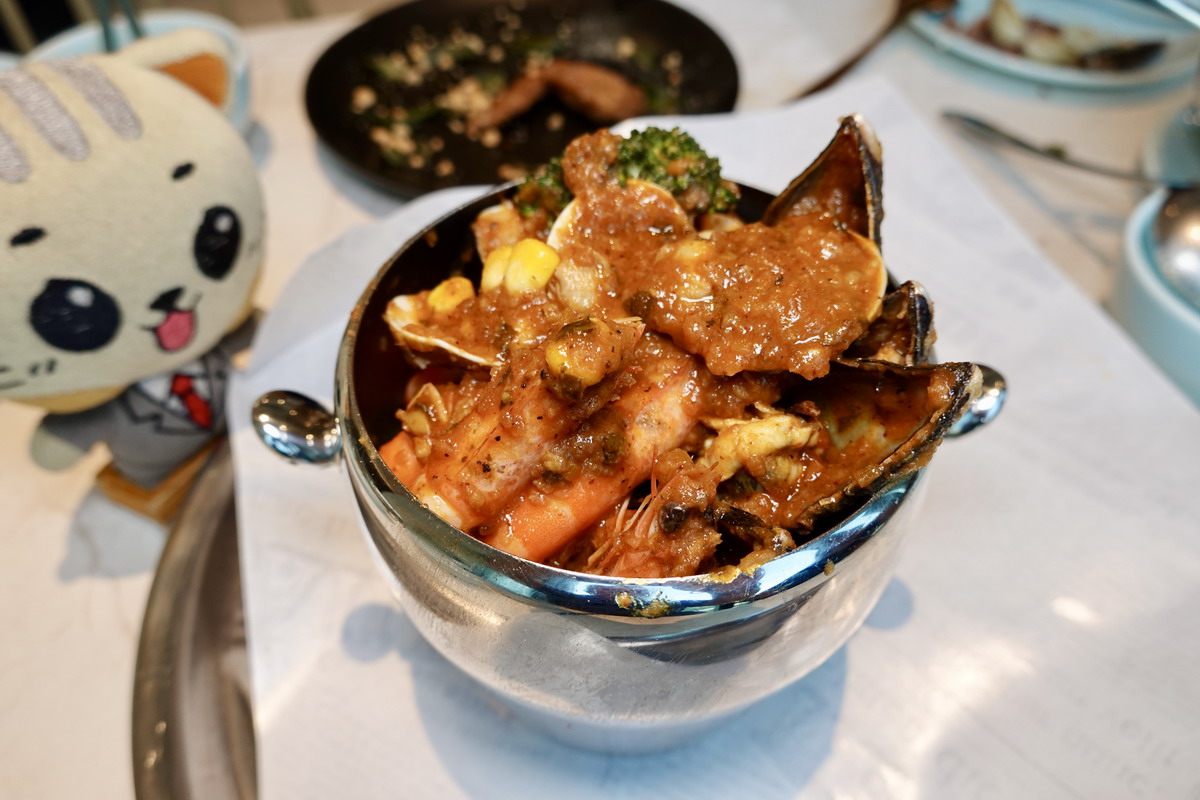 【台北南港軟體園區站】享。THAI 2025:南港LaLaport美味主題餐廳,家庭、親子、親友共享泰國及南洋料理,烤松阪豬、蝦餅、軟殼蟹和綠咖哩都正點 6937 【台北南港軟體園區站】享。THAI 2025:南港LaLaport美味主題餐廳,家庭、親子、親友共享泰國及南洋料理,烤松阪豬、蝦餅、軟殼蟹和綠咖哩都正點 6937