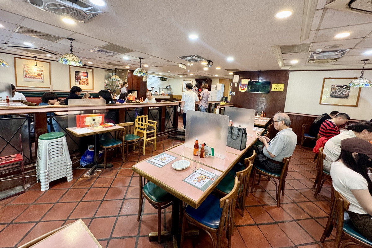 【台北國父紀念館站美食】蘇阿姨比薩屋 2025:超人氣排隊店!不能訂位一律現場排隊,必吃鬆厚餅皮披薩與被披薩耽誤的炸雞 6938 【台北國父紀念館站美食】蘇阿姨比薩屋 2025:超人氣排隊店!不能訂位一律現場排隊,必吃鬆厚餅皮披薩與被披薩耽誤的炸雞 6938