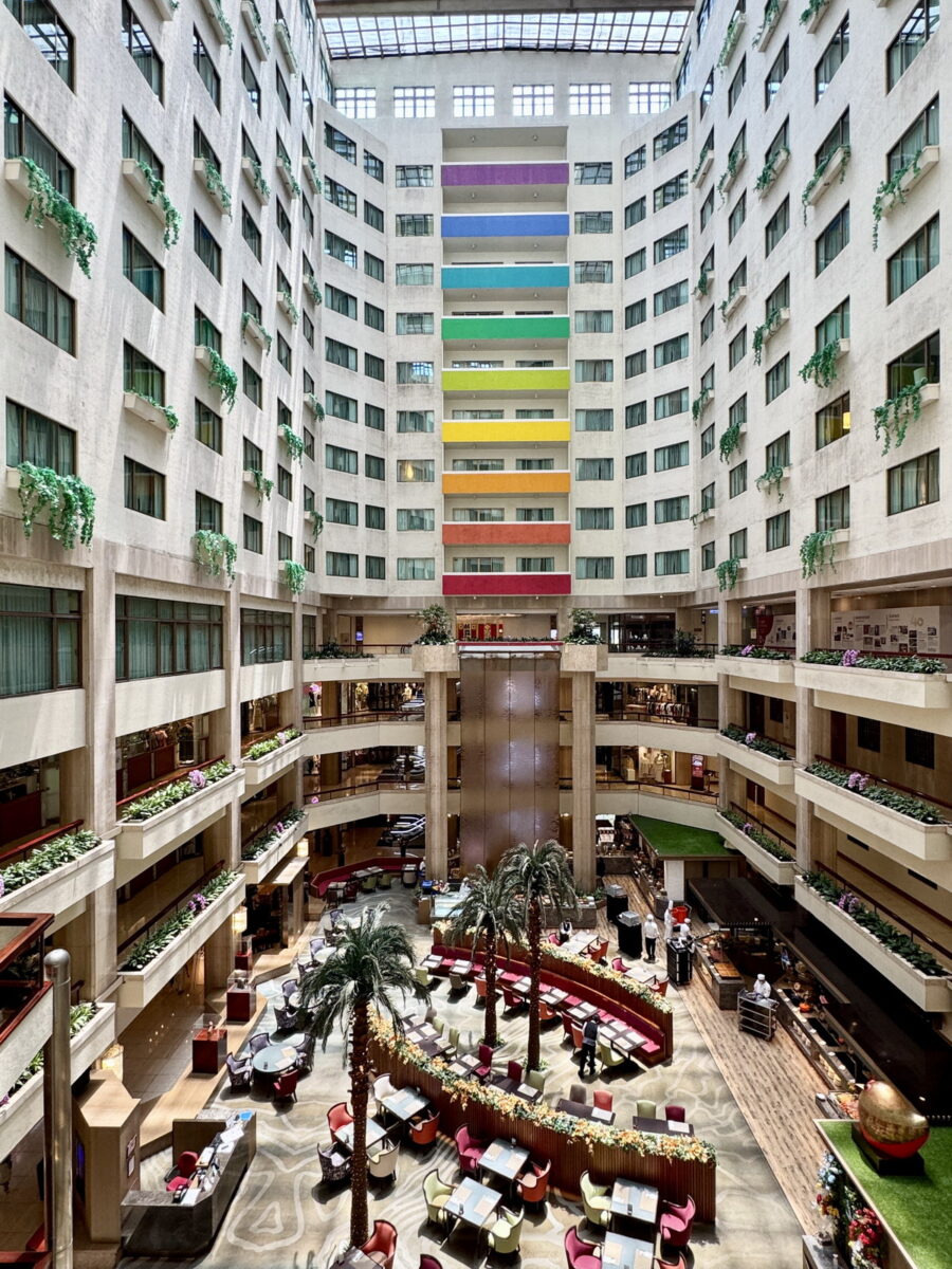 【台北忠孝復興站美食】台北福華大飯店彩虹座 Rainbow Terrace 2025:降價!史無前例Buffet吃到飽自助餐佛心調降價格,餐點內容卻升級,海鮮交響曲主題大豐收,松葉蟹腳、蝦菇、干貝、海鮮桶、肋眼牛排、炙燒牛舌吃到飽 6939 【台北忠孝復興站美食】台北福華大飯店彩虹座 Rainbow Terrace 2025:降價!史無前例Buffet吃到飽自助餐佛心調降價格,餐點內容卻升級,海鮮交響曲主題大豐收,松葉蟹腳、蝦菇、干貝、海鮮桶、肋眼牛排、炙燒牛舌吃到飽 6939