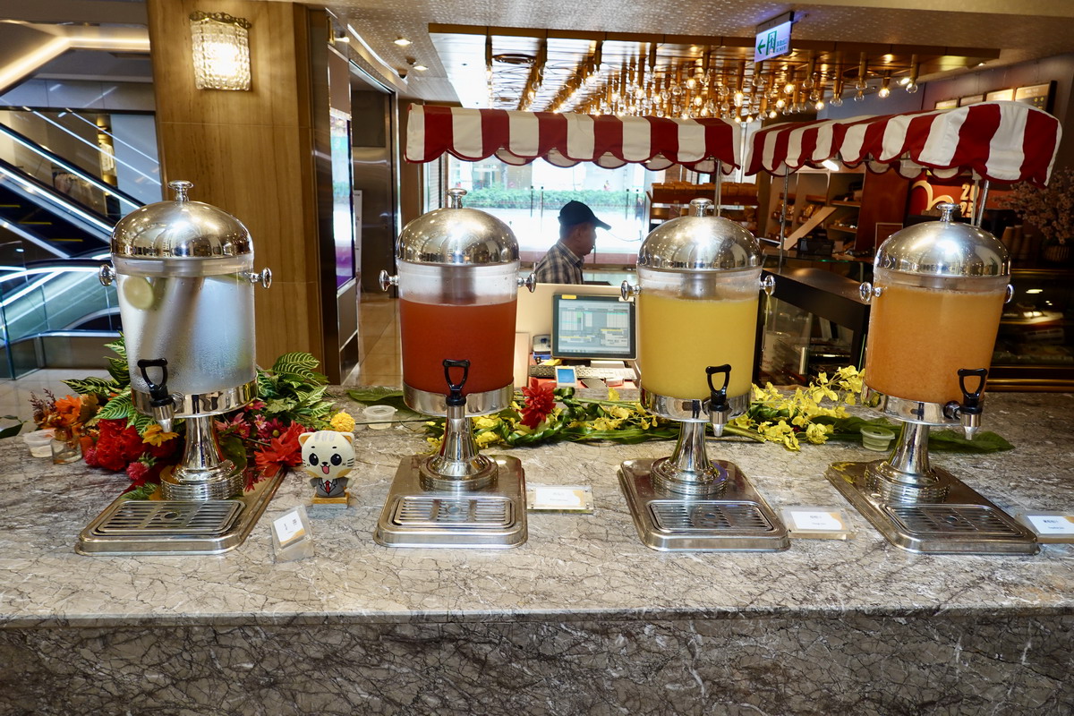 【台北忠孝復興站美食】台北福華大飯店彩虹座 Rainbow Terrace 2025:降價!史無前例Buffet吃到飽自助餐佛心調降價格,餐點內容卻升級,海鮮交響曲主題大豐收,松葉蟹腳、蝦菇、干貝、海鮮桶、肋眼牛排、炙燒牛舌吃到飽 6939 【台北忠孝復興站美食】台北福華大飯店彩虹座 Rainbow Terrace 2025:降價!史無前例Buffet吃到飽自助餐佛心調降價格,餐點內容卻升級,海鮮交響曲主題大豐收,松葉蟹腳、蝦菇、干貝、海鮮桶、肋眼牛排、炙燒牛舌吃到飽 6939
