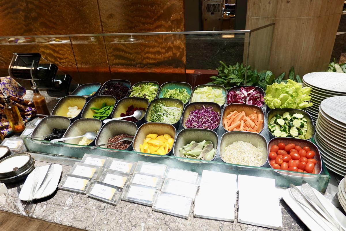 【台北忠孝復興站美食】台北福華大飯店彩虹座 Rainbow Terrace 2025:降價!史無前例Buffet吃到飽自助餐佛心調降價格,餐點內容卻升級,海鮮交響曲主題大豐收,松葉蟹腳、蝦菇、干貝、海鮮桶、肋眼牛排、炙燒牛舌吃到飽 6939 【台北忠孝復興站美食】台北福華大飯店彩虹座 Rainbow Terrace 2025:降價!史無前例Buffet吃到飽自助餐佛心調降價格,餐點內容卻升級,海鮮交響曲主題大豐收,松葉蟹腳、蝦菇、干貝、海鮮桶、肋眼牛排、炙燒牛舌吃到飽 6939