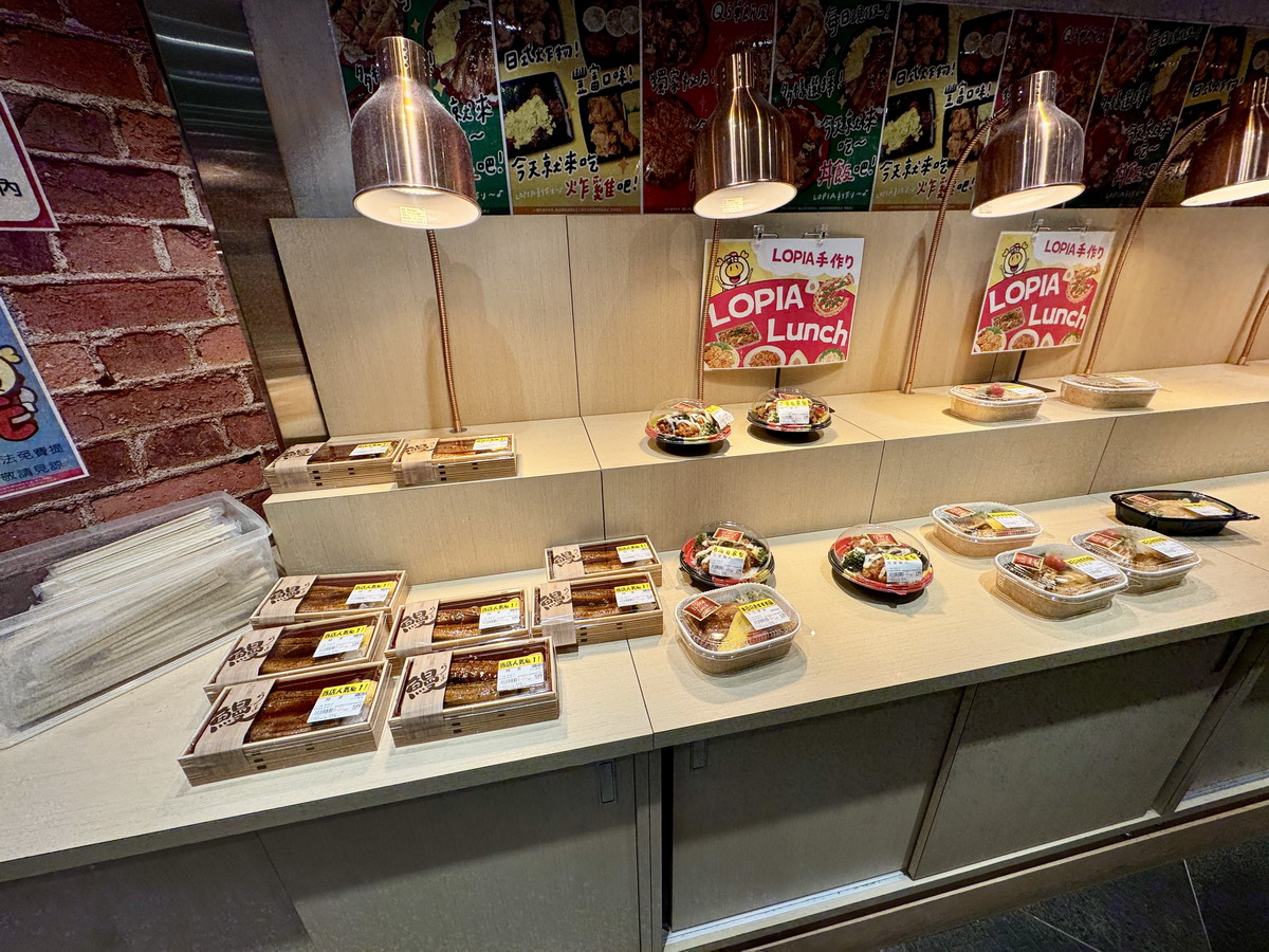 【台北南港軟體園區站】樂比亞日本超市 LOPIA LaLaport 南港店 2025：可以當餐廳吃的超市！南港LaLaport超人氣商店，來自日本、日系食品多，熟食及食材精彩，好好買 6940