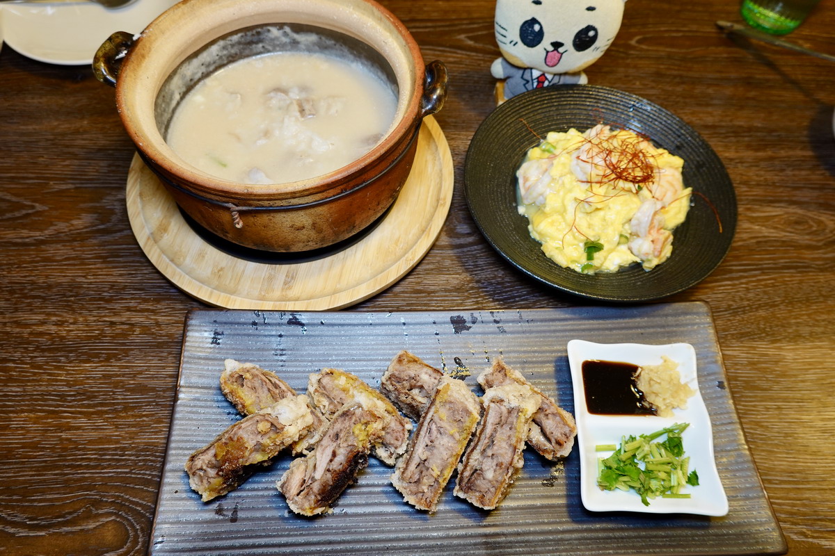 【台北忠孝復興站美食】十二月粥品、茶飲、私房菜大安店 2025:「輝達」黃仁勳帶全家老小一起來吃粥、喝茶配熱炒菜(附黃仁勳菜單) 6941 【台北忠孝復興站美食】十二月粥品、茶飲、私房菜大安店 2025:「輝達」黃仁勳帶全家老小一起來吃粥、喝茶配熱炒菜(附黃仁勳菜單) 6941