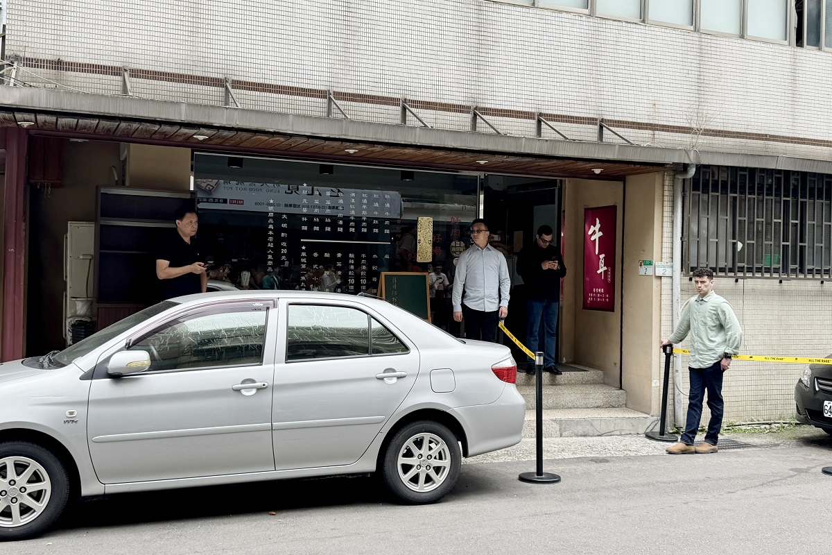 【台北西湖站美食】牛耳精緻麵館 2025:兆元男輝達 Nvidia 黃仁勳的牛肉麵愛店!天然健康不添加化學品,內湖科學園區旁的麵店,內湖上班族一定要收口袋 6951 【台北西湖站美食】牛耳精緻麵館 2025:兆元男輝達 Nvidia 黃仁勳的牛肉麵愛店!天然健康不添加化學品,內湖科學園區旁的麵店,內湖上班族一定要收口袋 6951