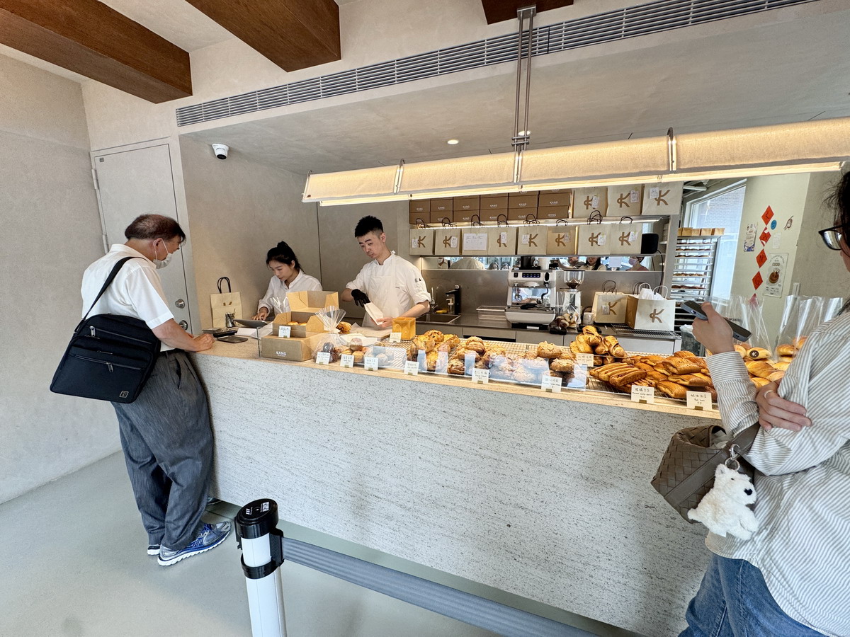 【台北南京復興站美食】KANG Artisan Bakery 康氏職人烘焙坊 2025:「輝達」執行長黃仁勳愛吃的杏仁可頌,從低調無名變成排隊店 6953 【台北南京復興站美食】KANG Artisan Bakery 康氏職人烘焙坊 2025:「輝達」執行長黃仁勳愛吃的杏仁可頌,從低調無名變成排隊店 6953