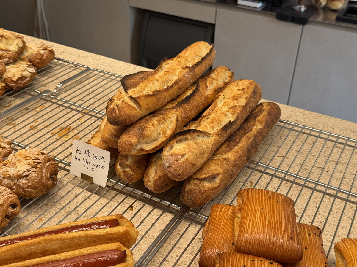 【台北南京復興站美食】KANG Artisan Bakery 康氏職人烘焙坊 2025:「輝達」執行長黃仁勳愛吃的杏仁可頌,從低調無名變成排隊店 6953 【台北南京復興站美食】KANG Artisan Bakery 康氏職人烘焙坊 2025:「輝達」執行長黃仁勳愛吃的杏仁可頌,從低調無名變成排隊店 6953