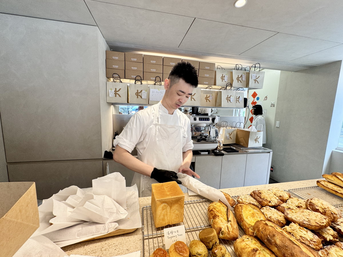 即時熱門文章：【台北南京復興站美食】KANG Artisan Bakery 康氏藝術烘焙坊 2025：「輝達」執行長黃仁勳愛吃的杏仁可頌，從低調無名變成排隊店 6953