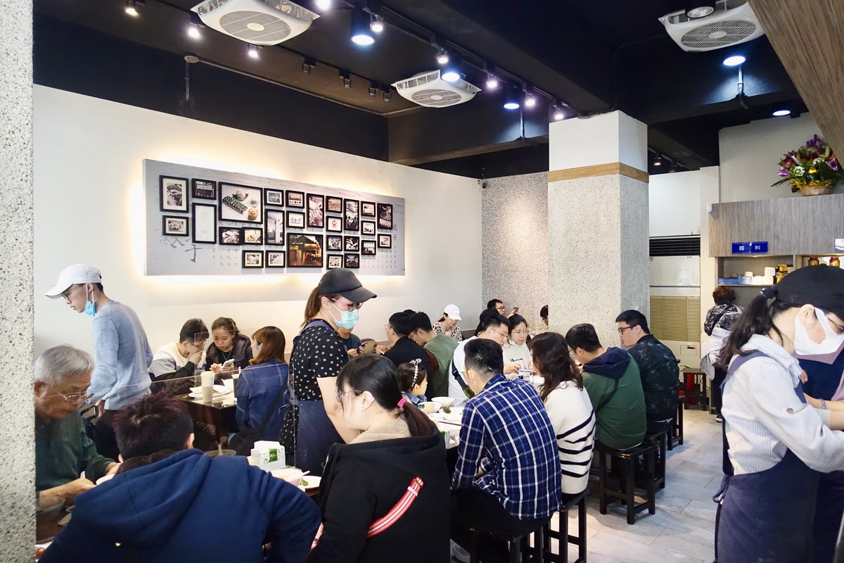 【台北善導寺站美食】巧之味手工水餃 2025:年輕人超愛排隊水餃店,墨綠色干貝水餃太有特色又好吃,高CP值百元水餃名店,水餃控必吃 6956 【台北善導寺站美食】巧之味手工水餃 2025:年輕人超愛排隊水餃店,墨綠色干貝水餃太有特色又好吃,高CP值百元水餃名店,水餃控必吃 6956