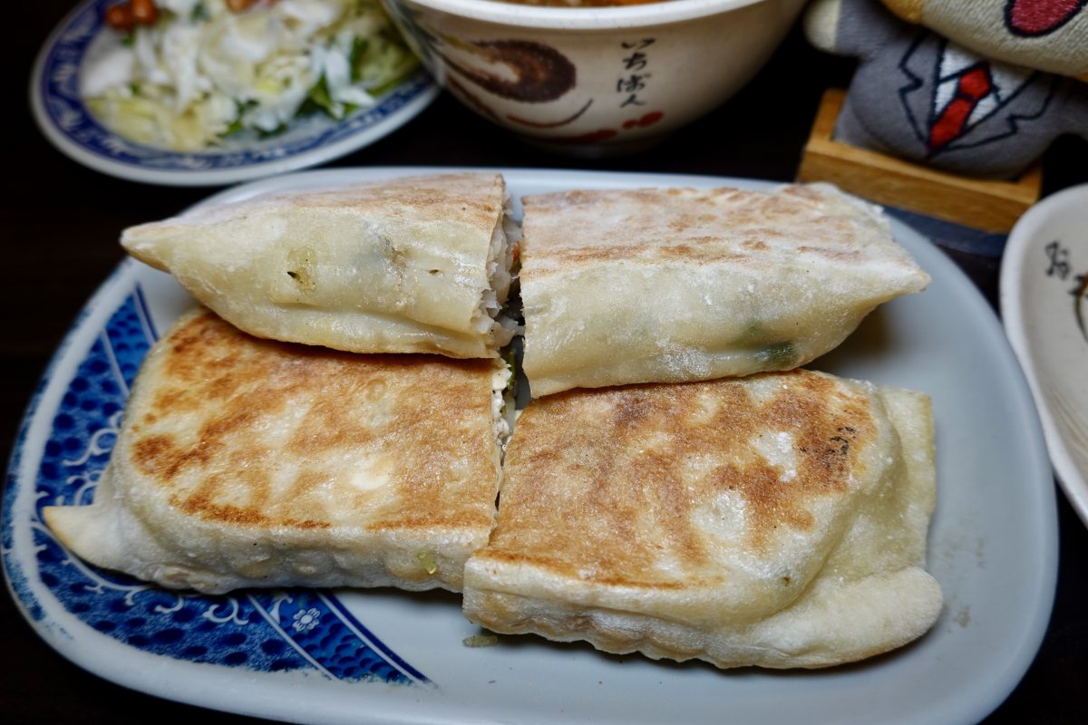 【台北忠孝復興站美食】江蘇菜盒店 2026：東區隱藏版小吃店，韭菜盒、豆腐捲都好吃，乾烙做法清爽不油膩，還有必吃豬肉餡餅 7222