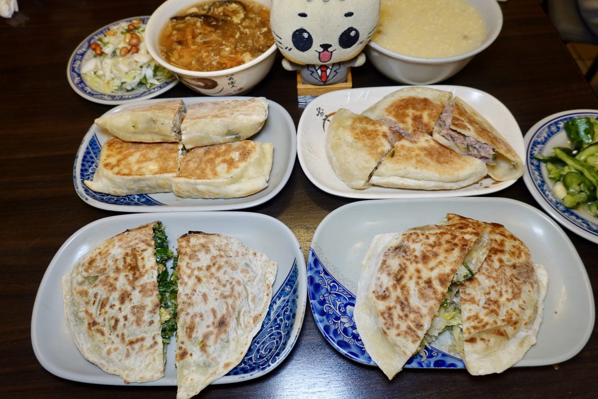 即時熱門文章：【台北忠孝復興站美食】江蘇菜盒店 2026：東區隱藏版小吃店，韭菜盒、豆腐捲都好吃，乾烙做法清爽不油膩，還有必吃豬肉餡餅 7222