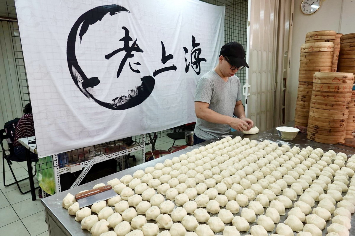 即時熱門文章：【台北永春站美食】老上海包子：吃過手工老麵包子就回不去了！虎林街永春市場排隊店，大推肉包、酸菜包、豆沙包，還有和牛包、榴槤包，買10送1 6915