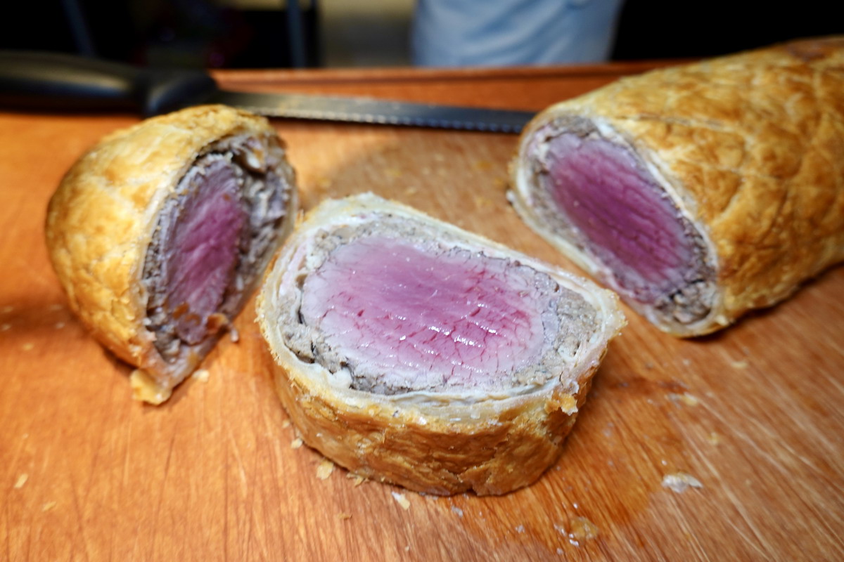 網站近期文章：【台北南京復興站美食】JR東日本大飯店全日餐廳鉑麗安Brilliant吃到飽自助餐：歐洲經典美食主題登場，威靈頓牛排、普羅旺斯羊排、法式紅酒燉牛舌自由吃到飽！7221