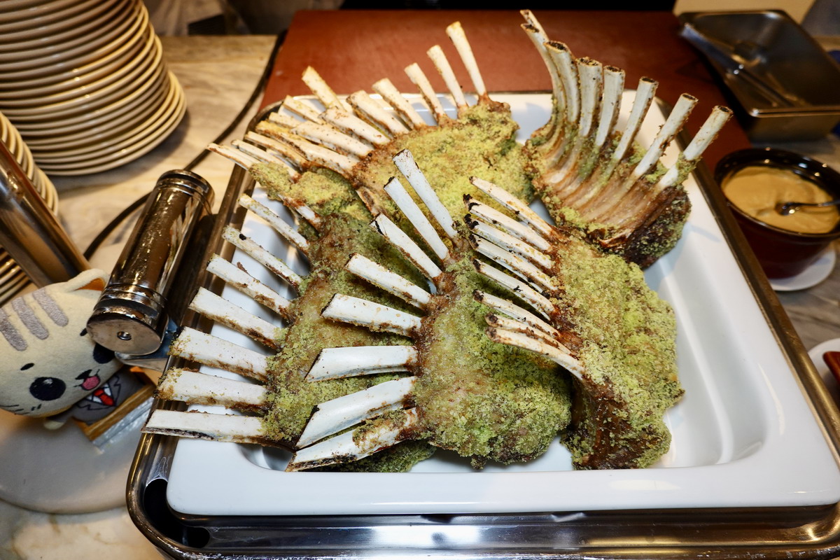 【台北南京復興站美食】JR東日本大飯店全日餐廳鉑麗安Brilliant吃到飽自助餐：歐洲經典美食主題登場，威靈頓牛排、普羅旺斯羊排、法式紅酒燉牛舌自由吃到飽！7221