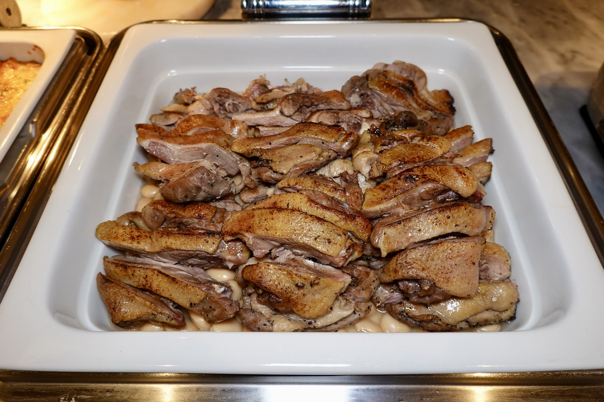 【台北南京復興站美食】JR東日本大飯店全日餐廳鉑麗安Brilliant吃到飽自助餐：歐洲經典美食主題登場，威靈頓牛排、普羅旺斯羊排、法式紅酒燉牛舌自由吃到飽！7221