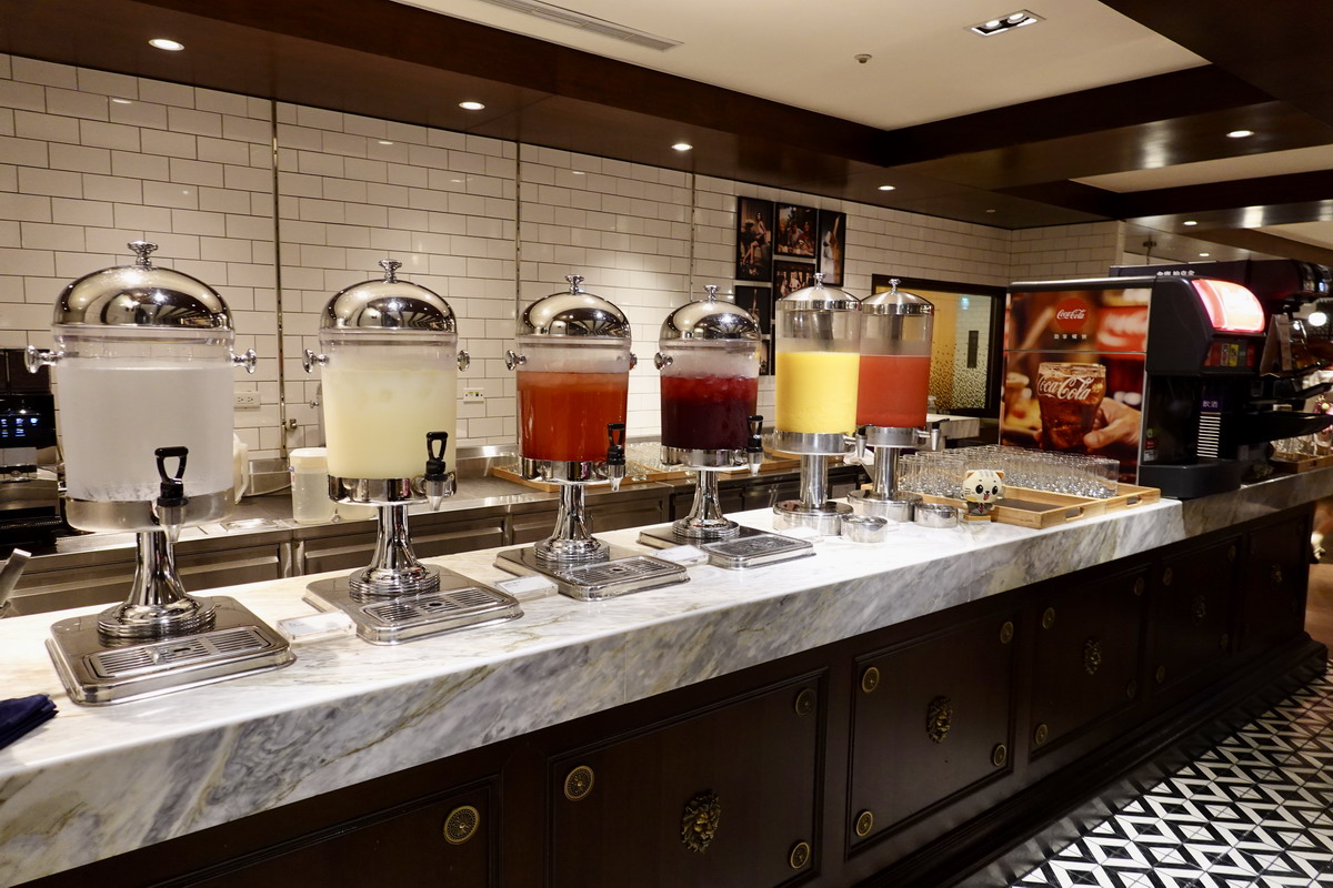 【台北南京復興站美食】JR東日本大飯店全日餐廳鉑麗安Brilliant吃到飽自助餐：歐洲經典美食主題登場，威靈頓牛排、普羅旺斯羊排、法式紅酒燉牛舌自由吃到飽！7221