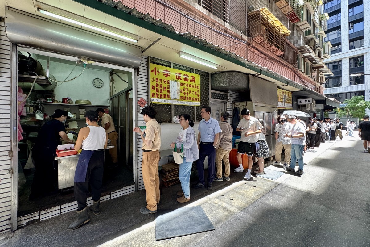 即時熱門文章：【台北善導寺站美食】小李便當店 2025：排骨飯90，CP值爆表，隱藏在小巷中的排隊便當店，每天只營業3小時，據說是小雞飯的始祖，上班族荷包救星 6964
