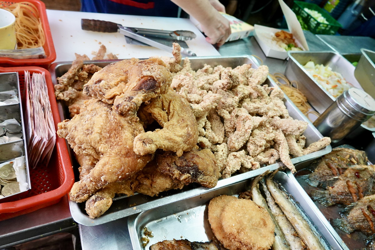 【台北善導寺站美食】小李便當店 2025:排骨飯90,CP值爆表,隱藏在小巷中的排隊便當店,每天只營業3小時,據說是小雞飯的始祖,上班族荷包救星 6964 【台北善導寺站美食】小李便當店 2025:排骨飯90,CP值爆表,隱藏在小巷中的排隊便當店,每天只營業3小時,據說是小雞飯的始祖,上班族荷包救星 6964