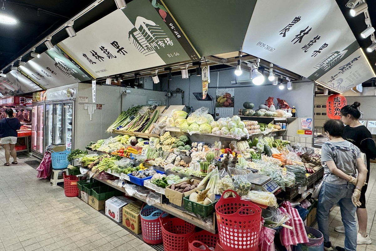 【台北中正紀念堂美食】明星炸醬麵 2025:南門市場美食街的新明星,炸醬麵大碗料多、大滷麵和酸辣湯料多到滿出來、手工水餃皮超彈嫩,高CP值小麵館 6972 【台北中正紀念堂美食】明星炸醬麵 2025:南門市場美食街的新明星,炸醬麵大碗料多、大滷麵和酸辣湯料多到滿出來、手工水餃皮超彈嫩,高CP值小麵館 6972