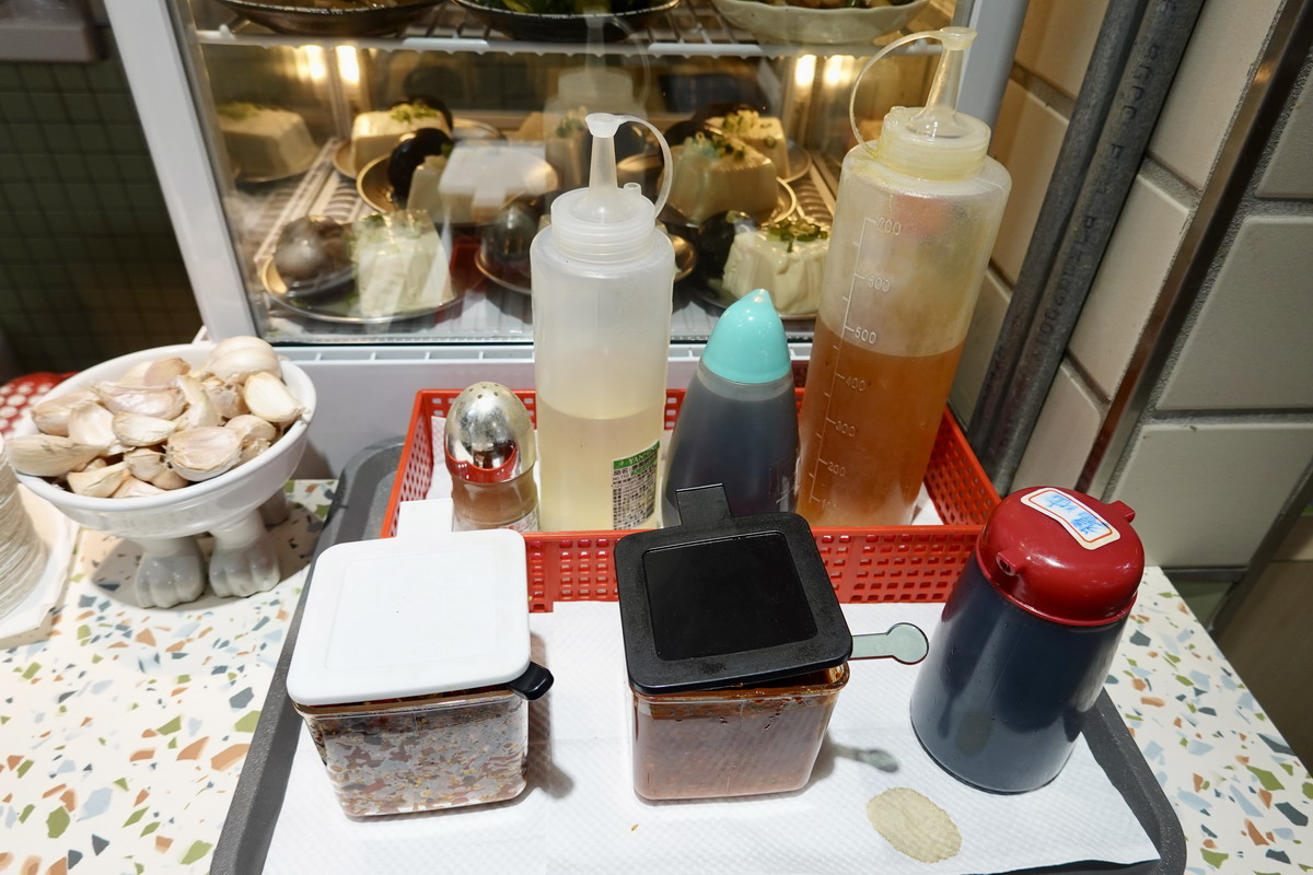 【台北中正紀念堂美食】明星炸醬麵 2025:南門市場美食街的新明星,炸醬麵大碗料多、大滷麵和酸辣湯料多到滿出來、手工水餃皮超彈嫩,高CP值小麵館 6972 【台北中正紀念堂美食】明星炸醬麵 2025:南門市場美食街的新明星,炸醬麵大碗料多、大滷麵和酸辣湯料多到滿出來、手工水餃皮超彈嫩,高CP值小麵館 6972