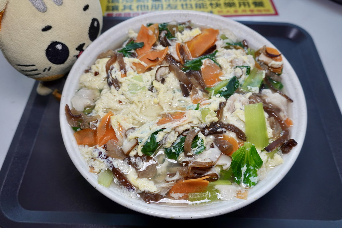 【台北中正紀念堂美食】明星炸醬麵 2025:南門市場美食街的新明星,炸醬麵大碗料多、大滷麵和酸辣湯料多到滿出來、手工水餃皮超彈嫩,高CP值小麵館 6972 【台北中正紀念堂美食】明星炸醬麵 2025:南門市場美食街的新明星,炸醬麵大碗料多、大滷麵和酸辣湯料多到滿出來、手工水餃皮超彈嫩,高CP值小麵館 6972