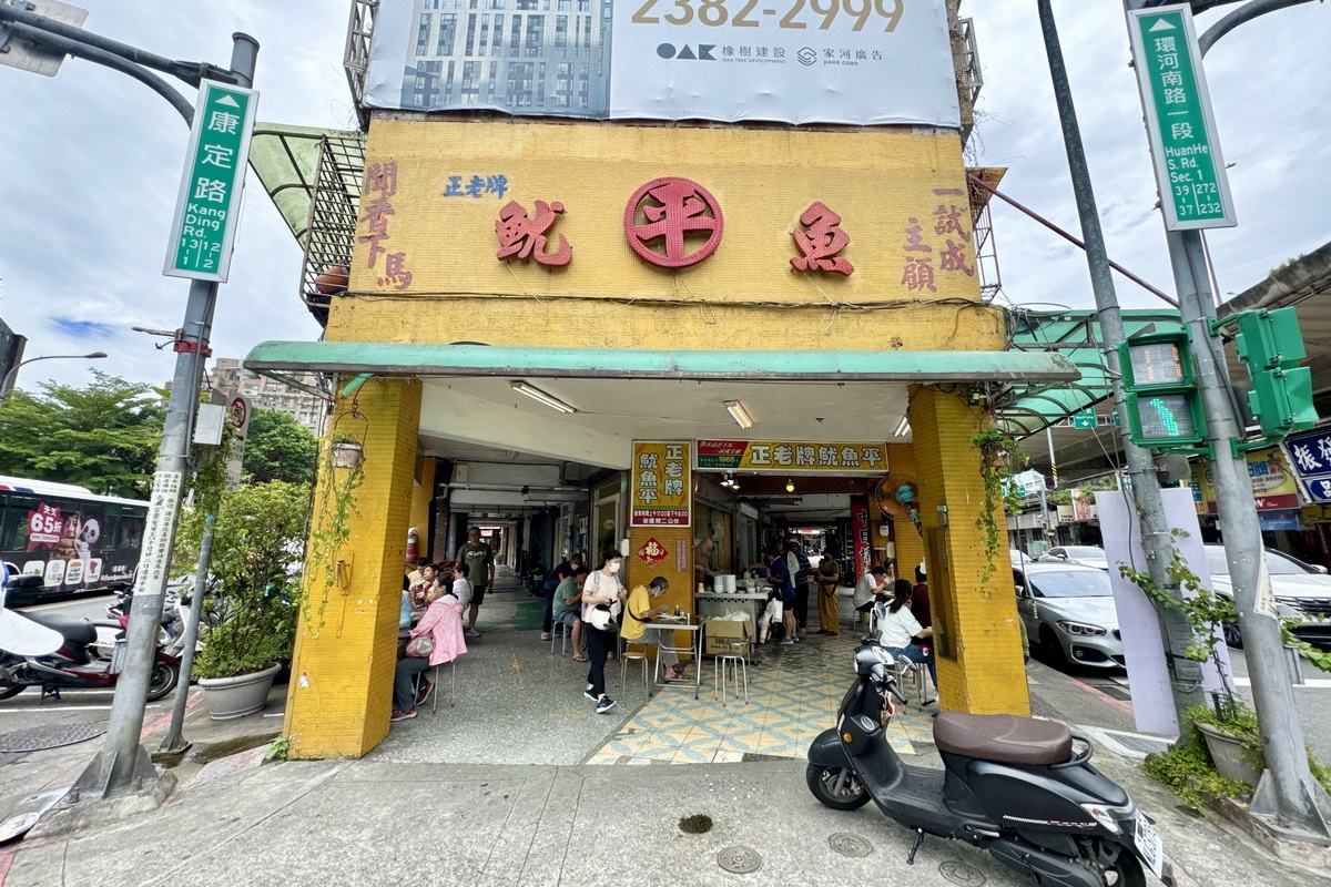 【台北西門站美食】施福建好吃雞肉 2025:台北物價的奇雞!60年吃粗飽老店,雞油飯10元、下水湯10元、雞肉便當50元,但除了便宜還是只有便宜 6978 【台北西門站美食】施福建好吃雞肉 2025:台北物價的奇雞!60年吃粗飽老店,雞油飯10元、下水湯10元、雞肉便當50元,但除了便宜還是只有便宜 6978