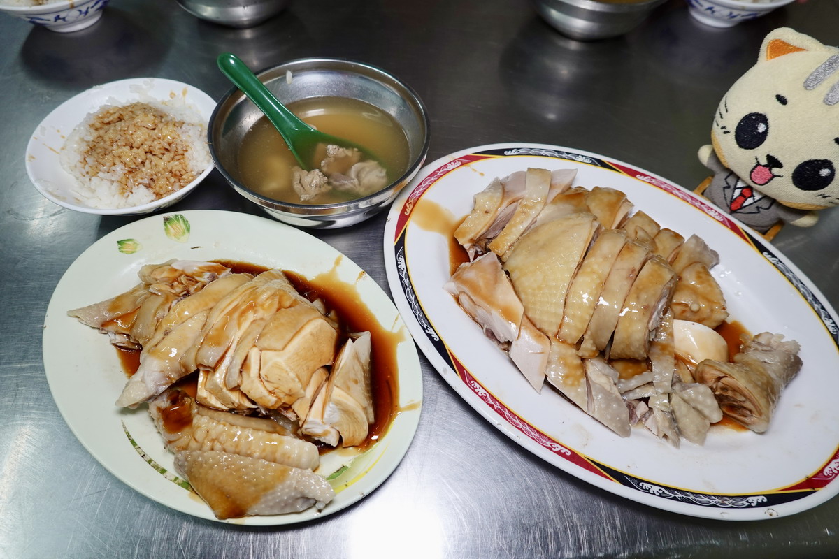 【台北西門站美食】施福建好吃雞肉 2025:台北物價的奇雞!60年吃粗飽老店,雞油飯10元、下水湯10元、雞肉便當50元,但除了便宜還是只有便宜 6978 【台北西門站美食】施福建好吃雞肉 2025:台北物價的奇雞!60年吃粗飽老店,雞油飯10元、下水湯10元、雞肉便當50元,但除了便宜還是只有便宜 6978