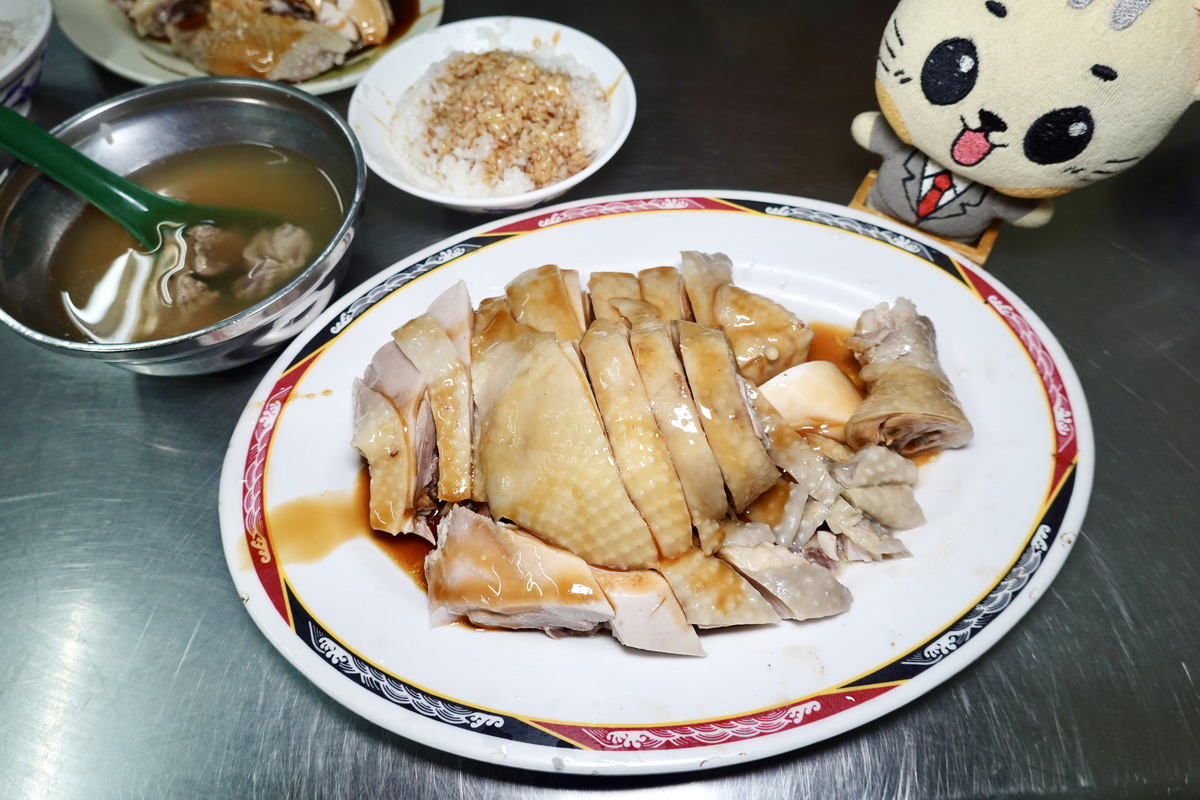 【台北西門站美食】施福建好吃雞肉 2025:台北物價的奇雞!60年吃粗飽老店,雞油飯10元、下水湯10元、雞肉便當50元,但除了便宜還是只有便宜 6978 【台北西門站美食】施福建好吃雞肉 2025:台北物價的奇雞!60年吃粗飽老店,雞油飯10元、下水湯10元、雞肉便當50元,但除了便宜還是只有便宜 6978