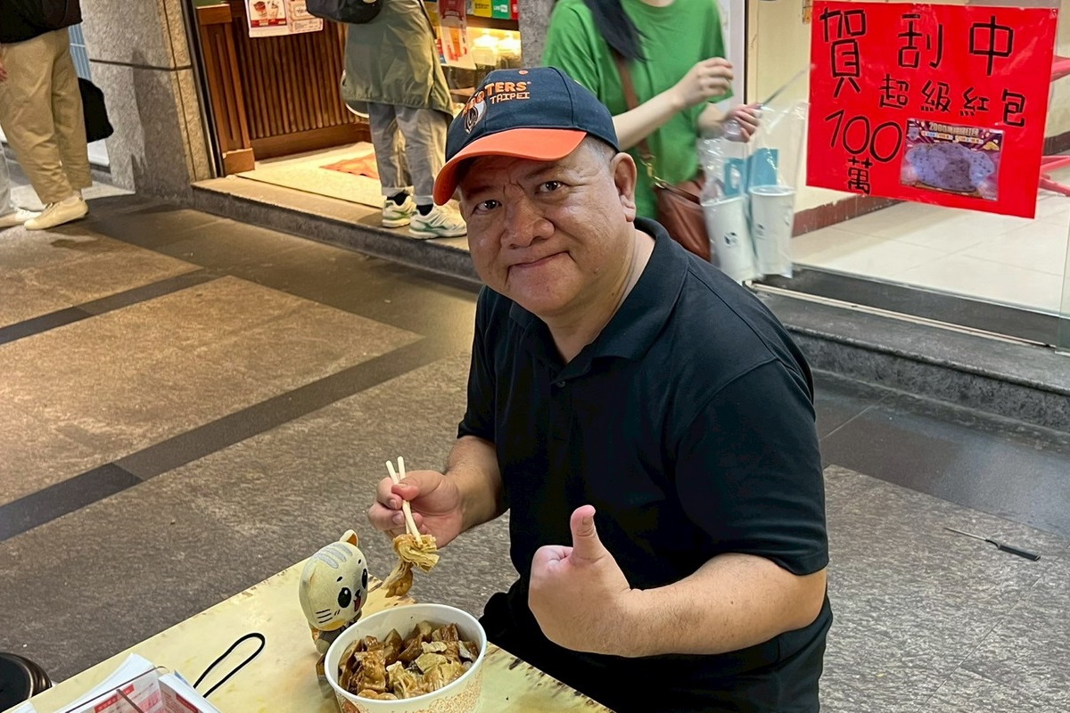 網站近期文章：【台北雙城街夜市美食】臺北夜市打牙祭 2025：跟著食尚玩家部落客貓大爺逛雙城，體驗道地小吃與庶民熱情