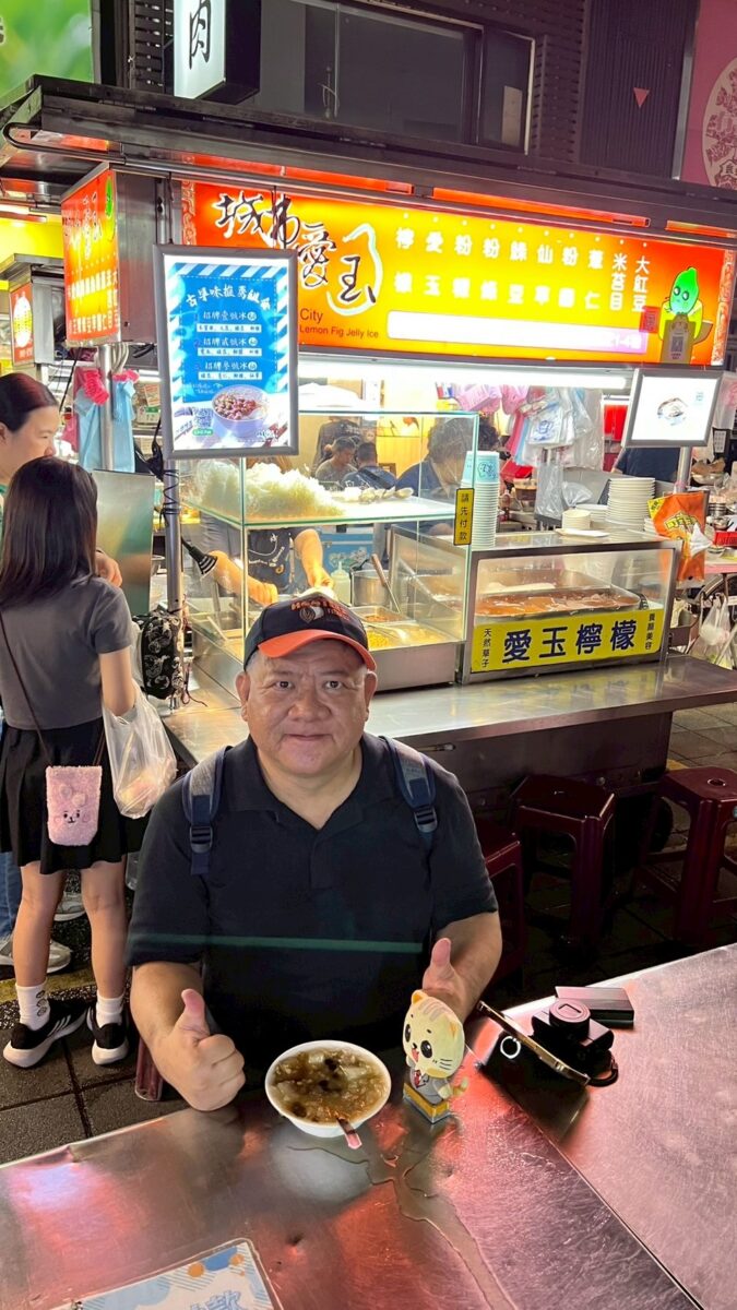 【台北雙城街夜市美食】臺北夜市打牙祭 2025:跟著食尚玩家部落客貓大爺逛雙城,體驗道地小吃與庶民熱情 【台北雙城街夜市美食】臺北夜市打牙祭 2025:跟著食尚玩家部落客貓大爺逛雙城,體驗道地小吃與庶民熱情
