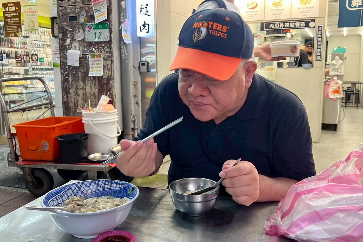 【台北雙城街夜市美食】臺北夜市打牙祭 2025:跟著食尚玩家部落客貓大爺逛雙城,體驗道地小吃與庶民熱情 【台北雙城街夜市美食】臺北夜市打牙祭 2025:跟著食尚玩家部落客貓大爺逛雙城,體驗道地小吃與庶民熱情