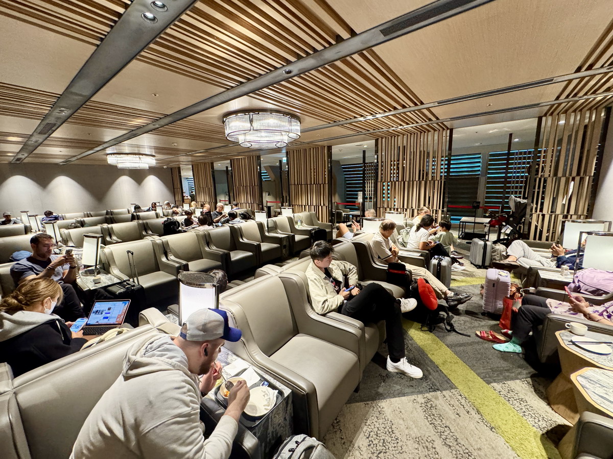 【桃園美食】環亞機場貴賓室 Plaza Premium Lounge 2025:出國旅遊就從貴賓室開始,飲食用餐、充電休息,吃飽飽再上飛機 6994 【桃園美食】環亞機場貴賓室 Plaza Premium Lounge 2025:出國旅遊就從貴賓室開始,飲食用餐、充電休息,吃飽飽再上飛機 6994