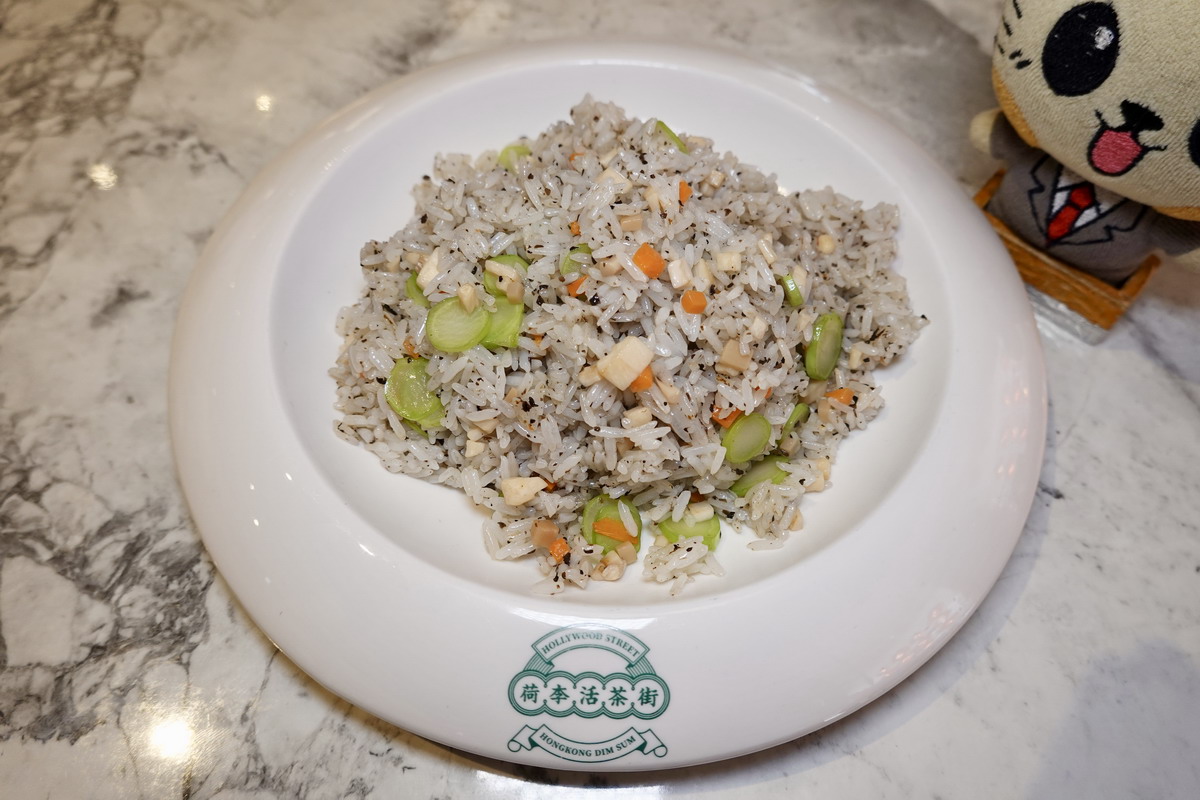 【台北忠孝復興站美食】荷李活茶街 2025:百貨商場裡的港式茶餐廳,逛街購物時用餐休憩好地方,地點很棒,約朋友就來這間 【台北忠孝復興站美食】荷李活茶街 2025:百貨商場裡的港式茶餐廳,逛街購物時用餐休憩好地方,地點很棒,約朋友就來這間