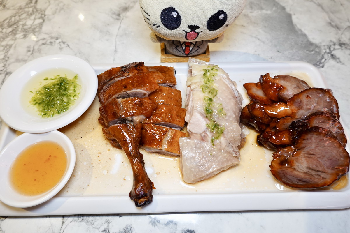 【台北忠孝復興站美食】荷李活茶街 2025:百貨商場裡的港式茶餐廳,逛街購物時用餐休憩好地方,地點很棒,約朋友就來這間 【台北忠孝復興站美食】荷李活茶街 2025:百貨商場裡的港式茶餐廳,逛街購物時用餐休憩好地方,地點很棒,約朋友就來這間