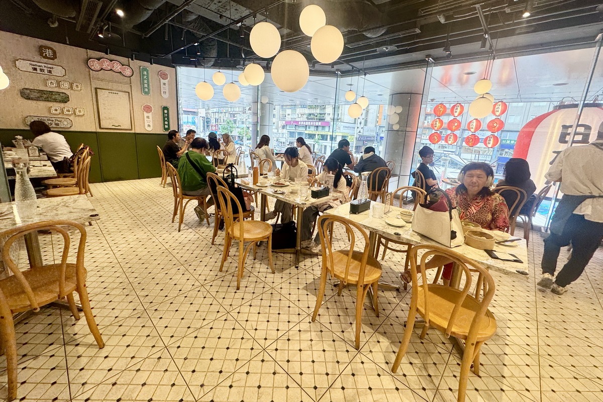 【台北忠孝復興站美食】荷李活茶街 2025:百貨商場裡的港式茶餐廳,逛街購物時用餐休憩好地方,地點很棒,約朋友就來這間 【台北忠孝復興站美食】荷李活茶街 2025:百貨商場裡的港式茶餐廳,逛街購物時用餐休憩好地方,地點很棒,約朋友就來這間