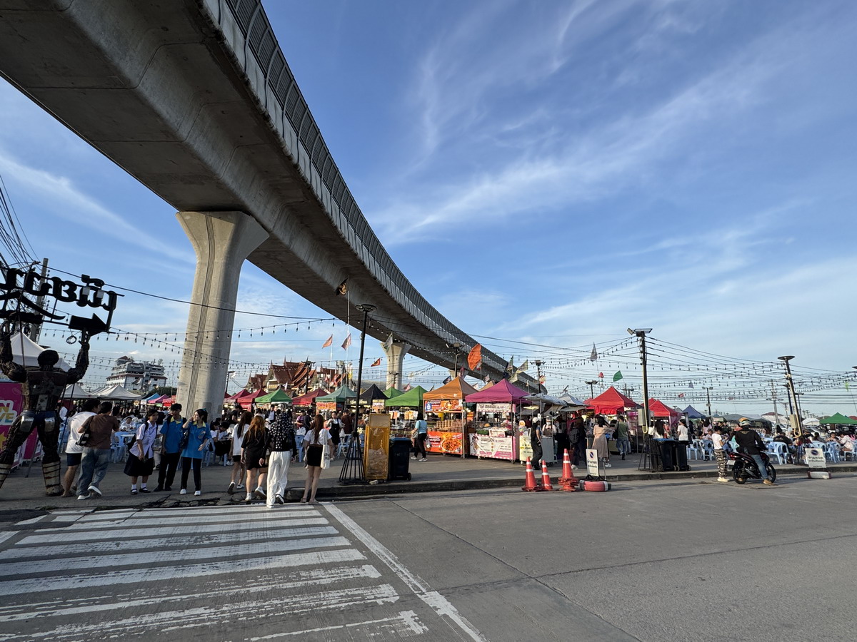 【泰國曼谷旅遊】Save One Go Market 2025:曼谷在地人逛的夜市,尚未觀光化的地方,價錢比市區觀光夜市便宜很多,想體驗在地人生活就來這邊 6996 【泰國曼谷旅遊】Save One Go Market 2025:曼谷在地人逛的夜市,尚未觀光化的地方,價錢比市區觀光夜市便宜很多,想體驗在地人生活就來這邊 6996