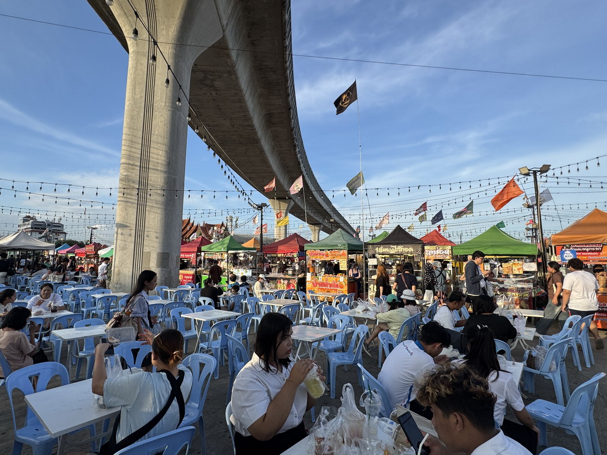 【泰國曼谷旅遊】Save One Go Market 2025：曼谷在地人逛的夜市，尚未觀光化的地方，價錢比市區觀光夜市便宜很多，想體驗在地人生活就來這邊 6996