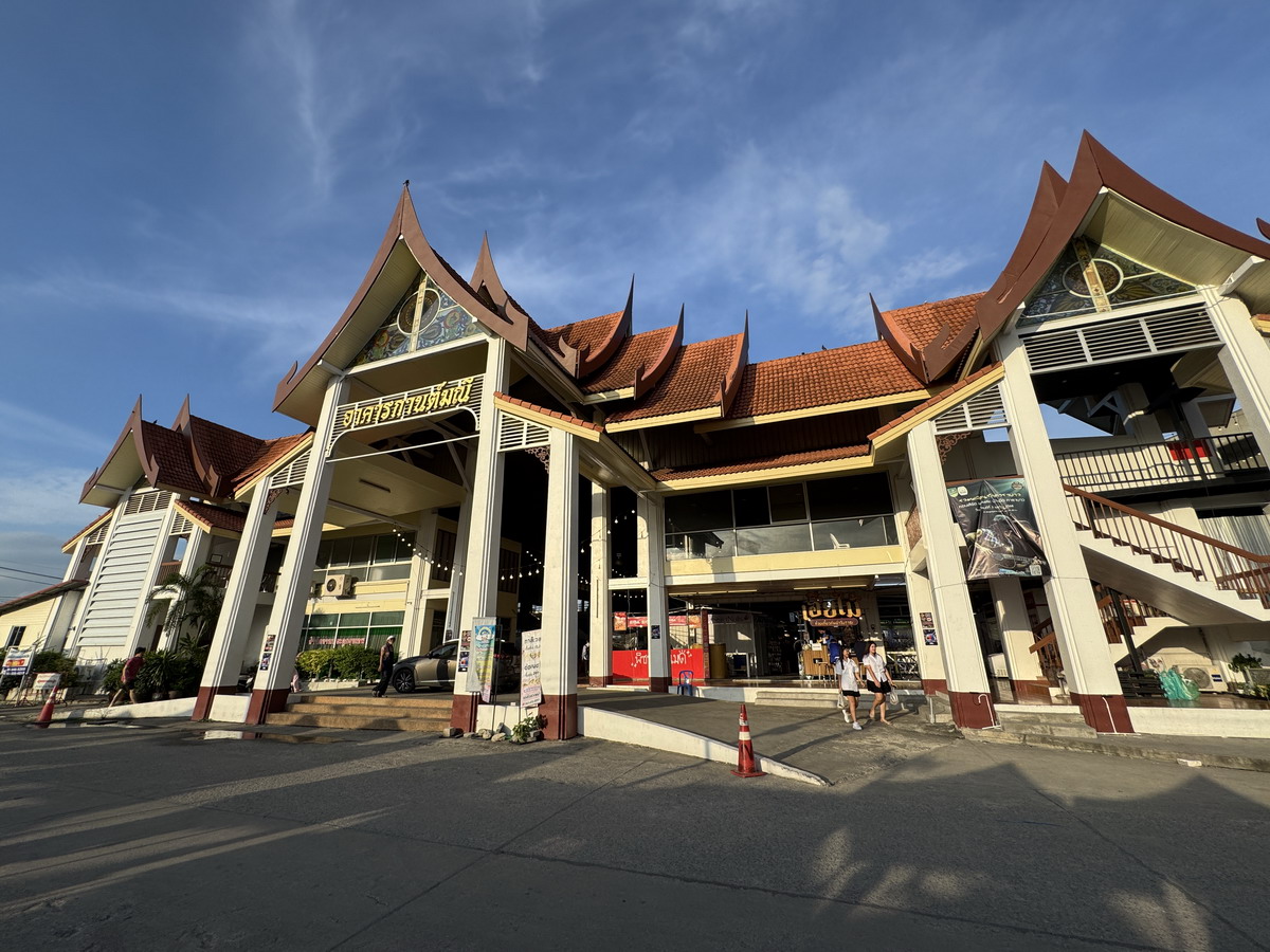 【泰國曼谷旅遊】Save One Go Market 2025:曼谷在地人逛的夜市,尚未觀光化的地方,價錢比市區觀光夜市便宜很多,想體驗在地人生活就來這邊 6996 【泰國曼谷旅遊】Save One Go Market 2025:曼谷在地人逛的夜市,尚未觀光化的地方,價錢比市區觀光夜市便宜很多,想體驗在地人生活就來這邊 6996