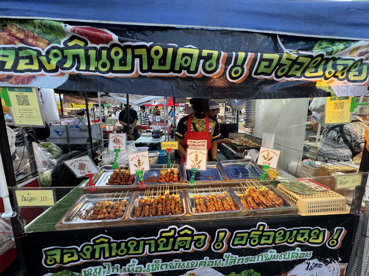 【泰國曼谷旅遊】Save One Go Market 2025：曼谷在地人逛的夜市，尚未觀光化的地方，價錢比市區觀光夜市便宜很多，想體驗在地人生活就來這邊 6996