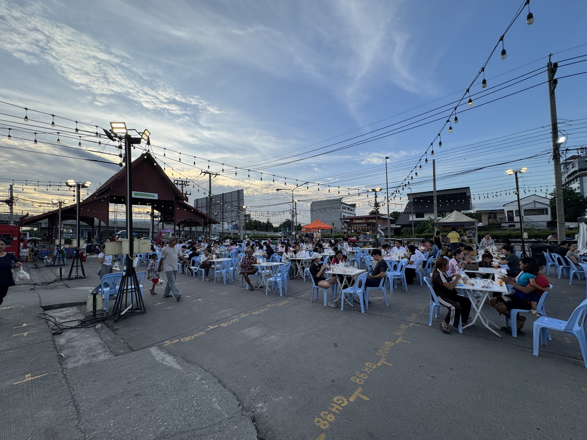 【泰國曼谷旅遊】Save One Go Market 2025:曼谷在地人逛的夜市,尚未觀光化的地方,價錢比市區觀光夜市便宜很多,想體驗在地人生活就來這邊 6996 【泰國曼谷旅遊】Save One Go Market 2025:曼谷在地人逛的夜市,尚未觀光化的地方,價錢比市區觀光夜市便宜很多,想體驗在地人生活就來這邊 6996