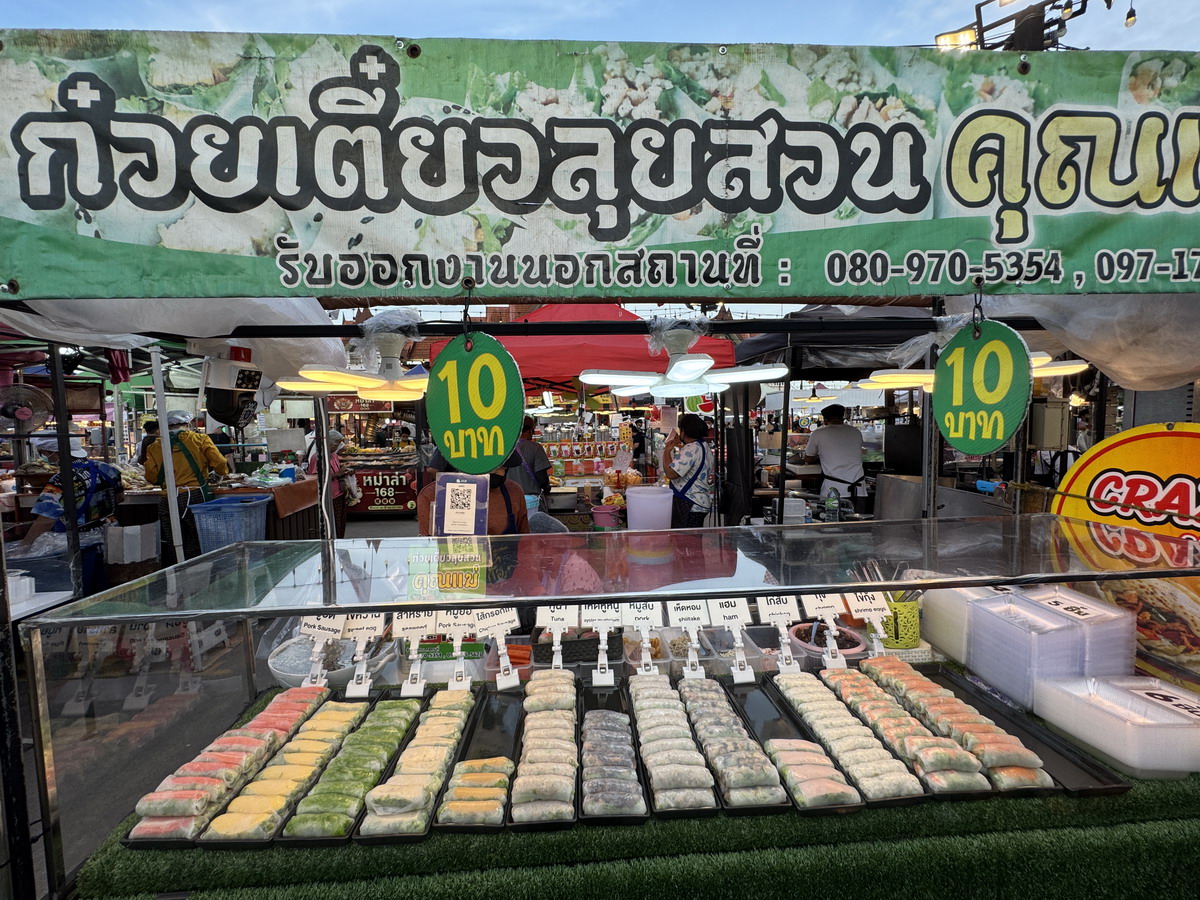 【泰國曼谷旅遊】Save One Go Market 2025：曼谷在地人逛的夜市，尚未觀光化的地方，價錢比市區觀光夜市便宜很多，想體驗在地人生活就來這邊 6996