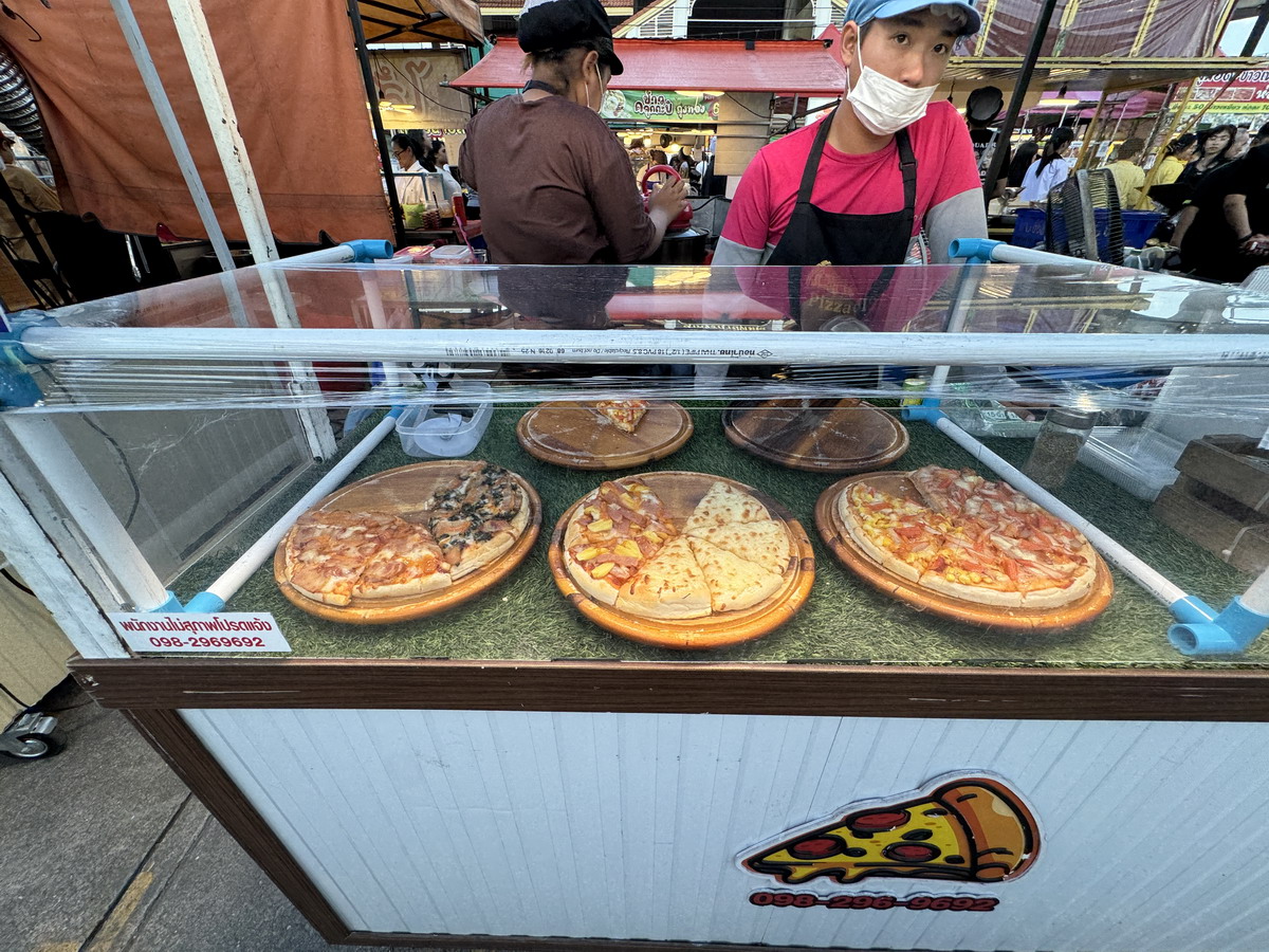 【泰國曼谷旅遊】Save One Go Market 2025：曼谷在地人逛的夜市，尚未觀光化的地方，價錢比市區觀光夜市便宜很多，想體驗在地人生活就來這邊 6996
