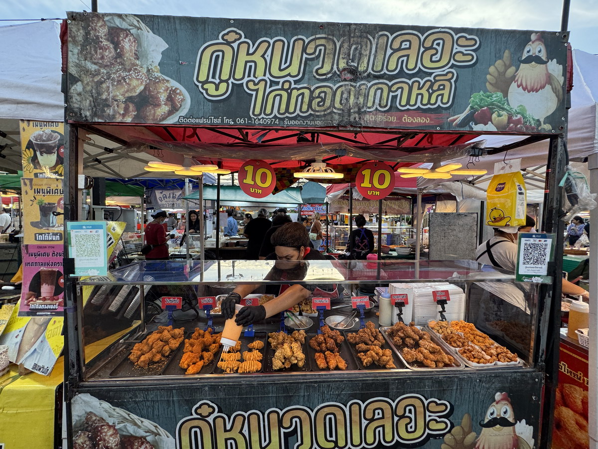 【泰國曼谷旅遊】Save One Go Market 2025：曼谷在地人逛的夜市，尚未觀光化的地方，價錢比市區觀光夜市便宜很多，想體驗在地人生活就來這邊 6996