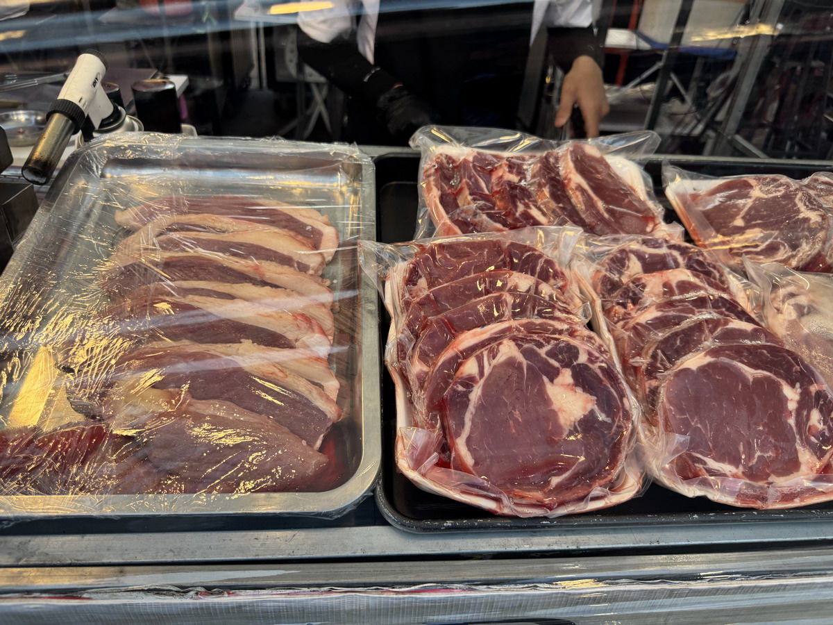 【泰國曼谷旅遊】Save One Go Market 2025：曼谷在地人逛的夜市，尚未觀光化的地方，價錢比市區觀光夜市便宜很多，想體驗在地人生活就來這邊 6996