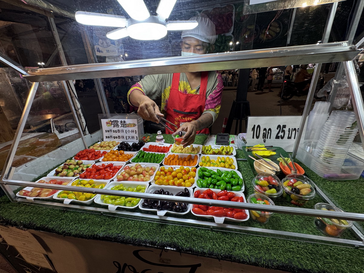 【泰國曼谷旅遊】Save One Go Market 2025:曼谷在地人逛的夜市,尚未觀光化的地方,價錢比市區觀光夜市便宜很多,想體驗在地人生活就來這邊 6996 【泰國曼谷旅遊】Save One Go Market 2025:曼谷在地人逛的夜市,尚未觀光化的地方,價錢比市區觀光夜市便宜很多,想體驗在地人生活就來這邊 6996