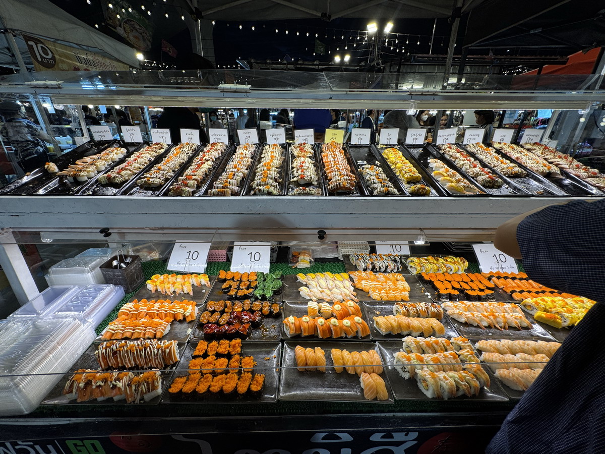 【泰國曼谷旅遊】Save One Go Market 2025：曼谷在地人逛的夜市，尚未觀光化的地方，價錢比市區觀光夜市便宜很多，想體驗在地人生活就來這邊 6996