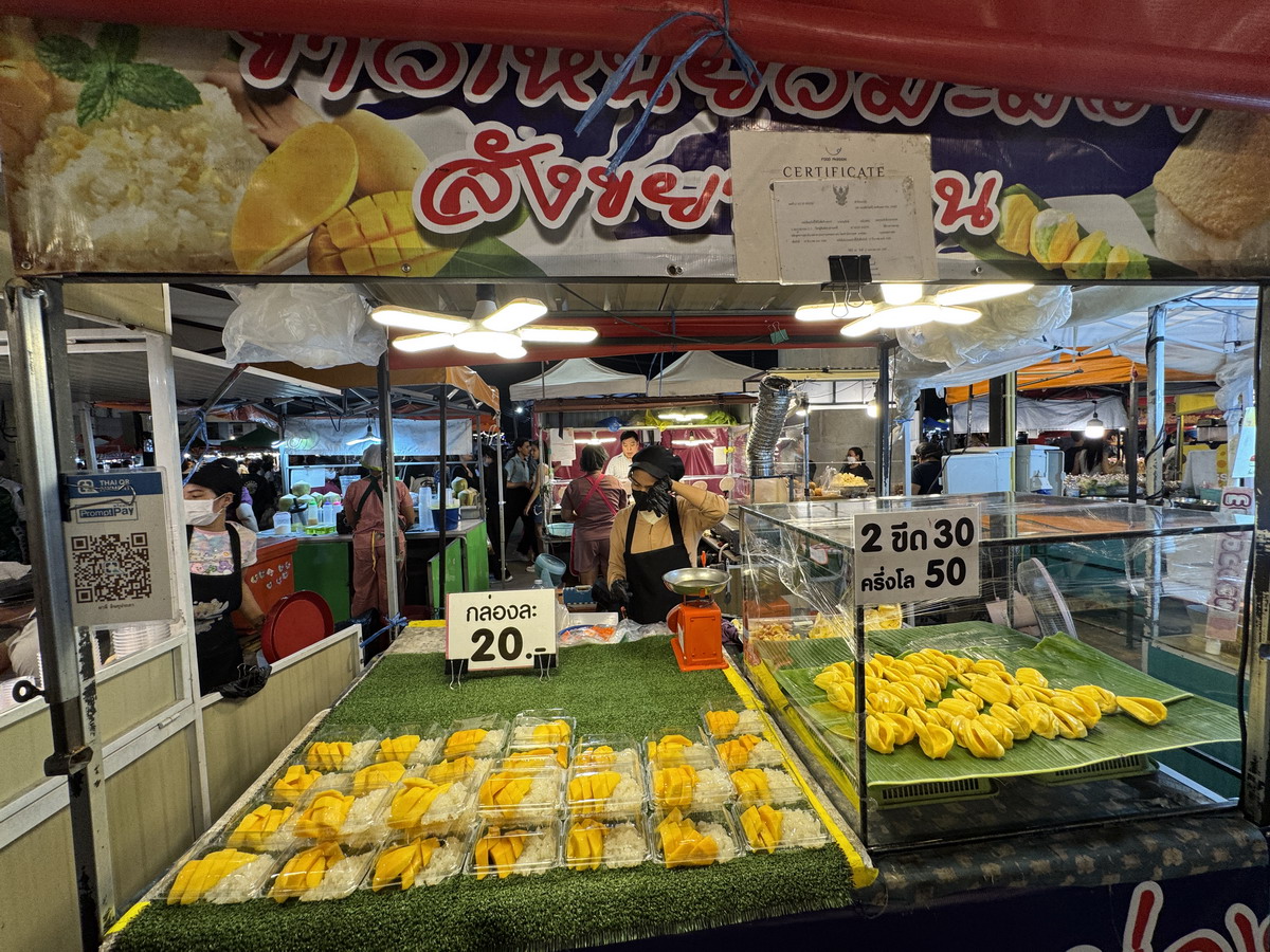 【泰國曼谷旅遊】Save One Go Market 2025:曼谷在地人逛的夜市,尚未觀光化的地方,價錢比市區觀光夜市便宜很多,想體驗在地人生活就來這邊 6996 【泰國曼谷旅遊】Save One Go Market 2025:曼谷在地人逛的夜市,尚未觀光化的地方,價錢比市區觀光夜市便宜很多,想體驗在地人生活就來這邊 6996